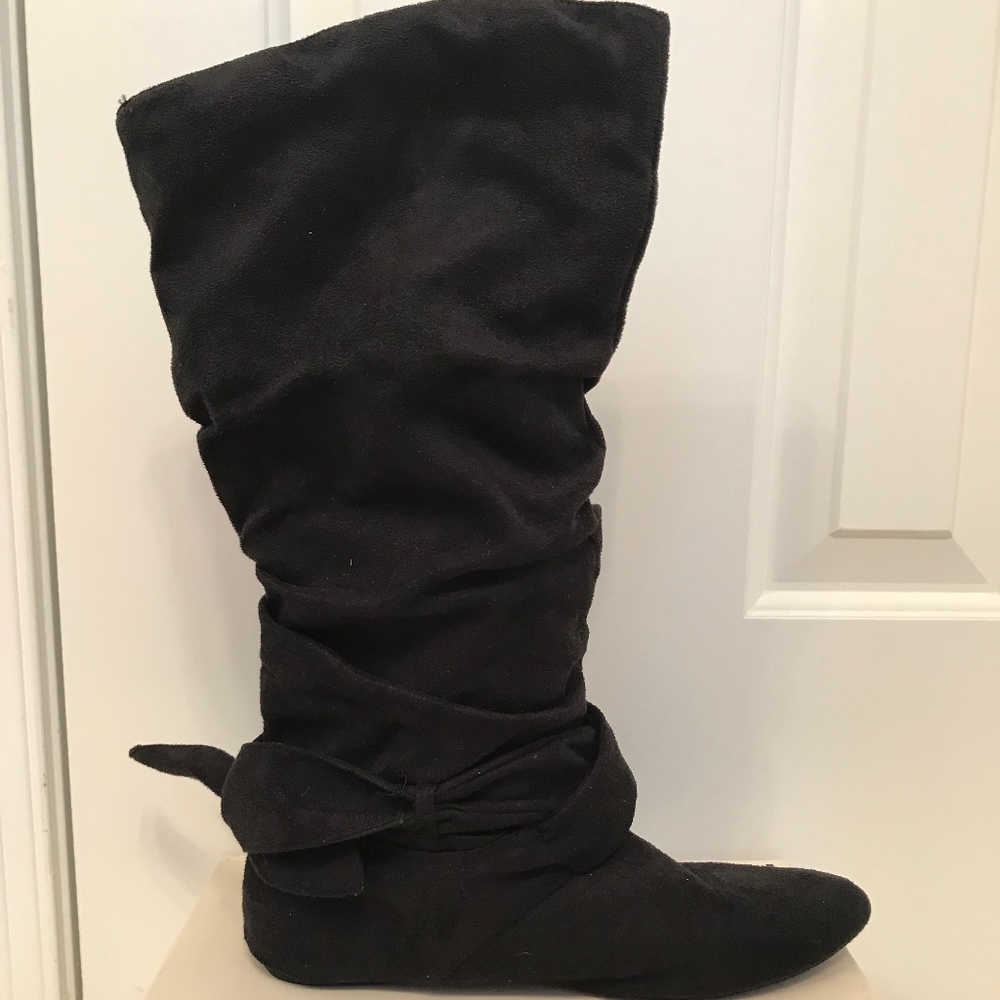 Black rouched boots